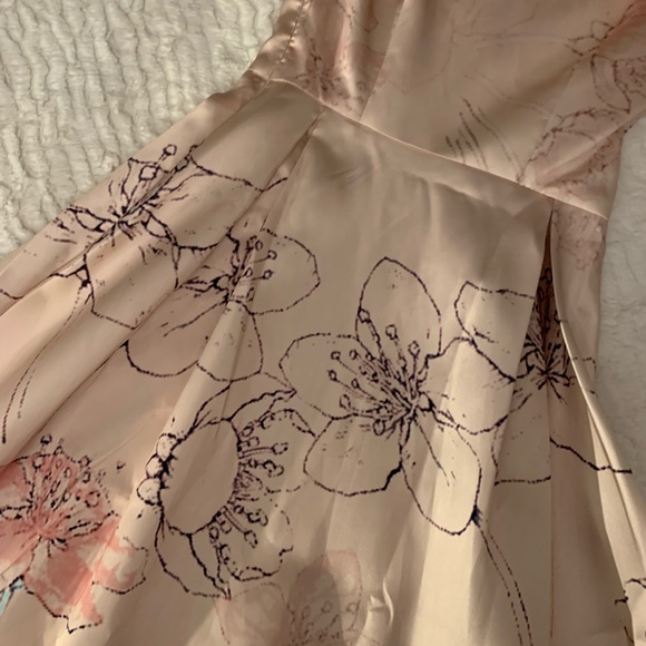 Chi Chi London Midi Carey Dress Cherry Blossom - Picture 10 of 11